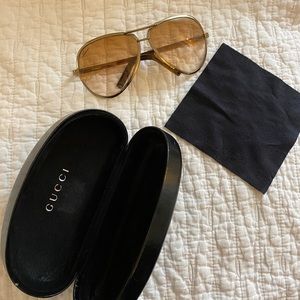Gucci aviator sunglasses with case and cloth